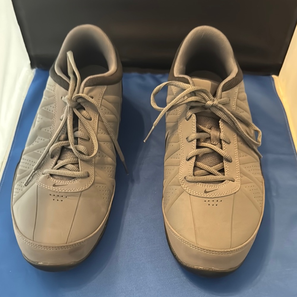 Nike Men's Gray Athletic Shoes